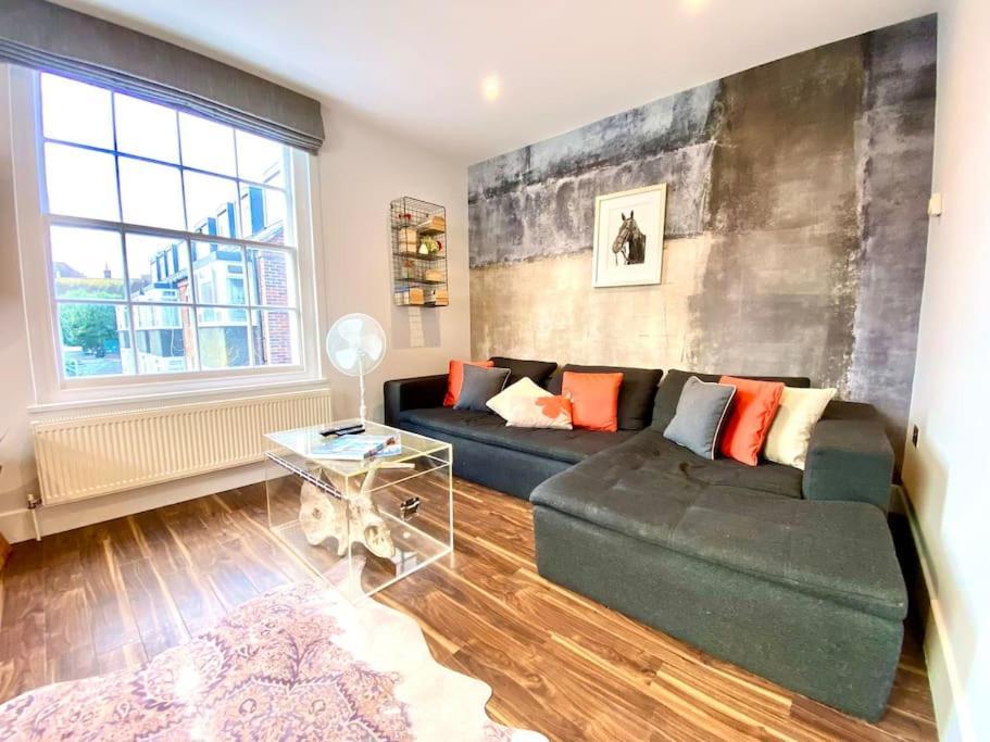 Stunning Little House On Poole Quay - Free Secure Parking & Wifi - In The Heart Of The Old Town - Great Location - Free Parking - Fast Wifi - Smart Tv - Newly Decorated - Sleeps 2! Close To Poole & Bournemouth & Sandbanks Экстерьер фото