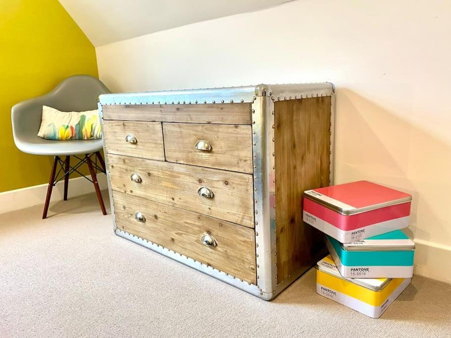 Stunning Little House On Poole Quay - Free Secure Parking & Wifi - In The Heart Of The Old Town - Great Location - Free Parking - Fast Wifi - Smart Tv - Newly Decorated - Sleeps 2! Close To Poole & Bournemouth & Sandbanks Экстерьер фото